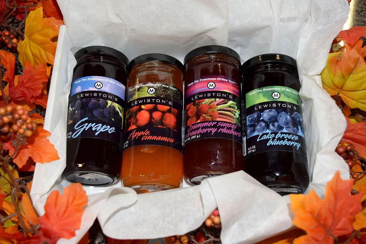 Gift box with four Lewiston's jellies